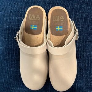 MIA clogs! Bone/Beige/cream